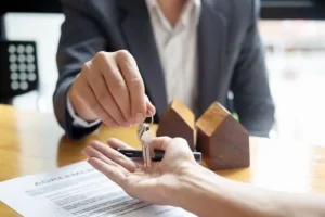 aide-agent-immobilier-lyon-rangement-maison-2 désencombrer sa maison avant vente